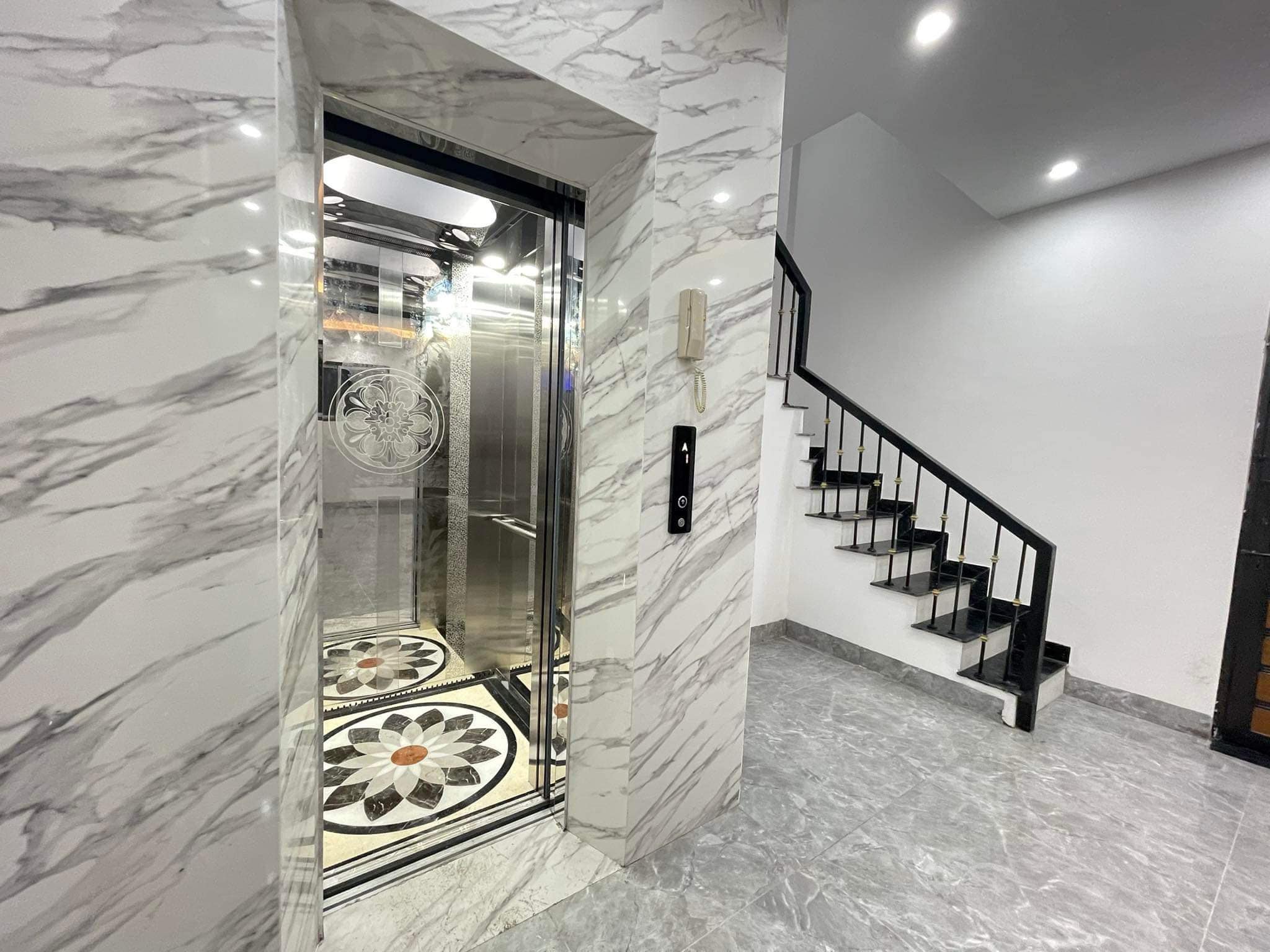 Nhà đẹp long lanh ngõ 173 Hoàng Hoa Thám, 8.8 tỷ, 38m2x6T, ở luôn - Ảnh chính